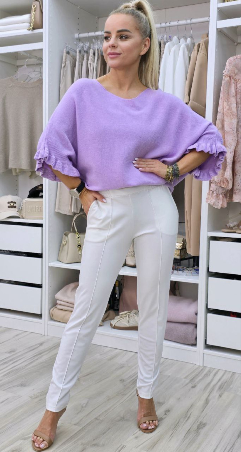 sweter kimono, dekolt serek, przy rękawku falbanka. Kolor fiołek.