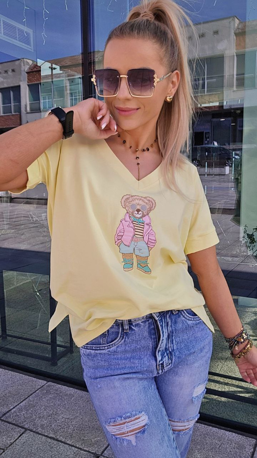 Bluzka krótki rękaw, misiu w różowej kurteczce, dekolt serek. Kolor żółty.