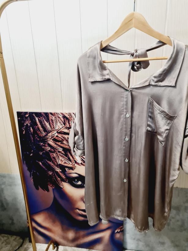 Koszula satynowa Plus Size wiązana z tyłu - szampański