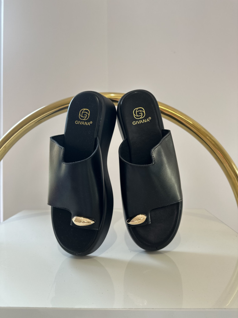 KLAPKI NA PLATFORMIE ZŁOTA OZDOBA CZARNE