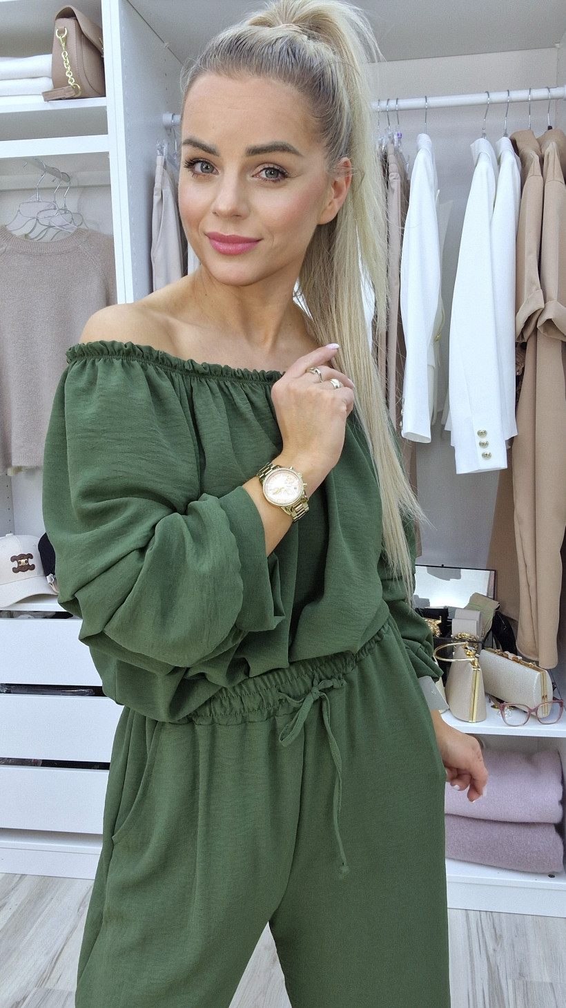 Komplet-bluzka hiszpanka plus szerokie spodnie kolor khaki.