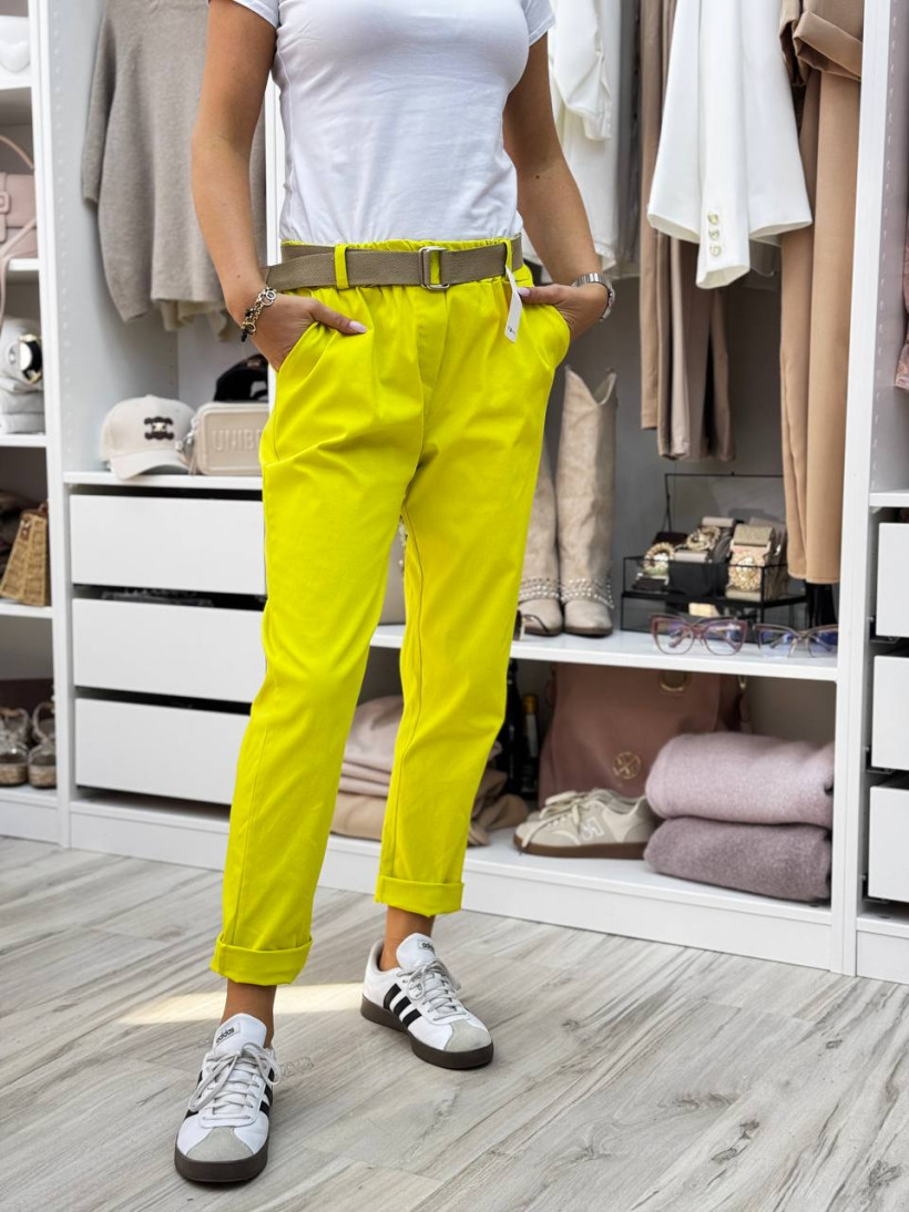 Spodnie materiałowe limonka z paskiem parcianym karmelowym.