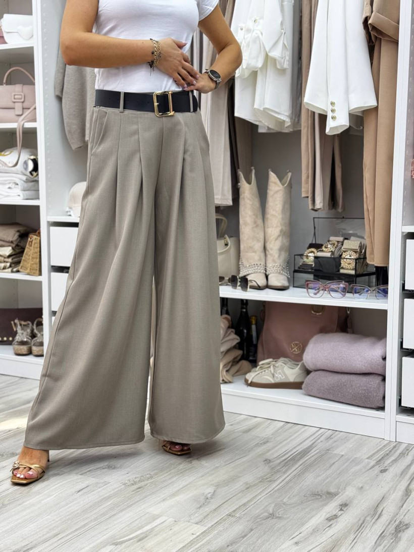 Spódnico spodnie z szerokim czarnym paskiem, kolor ciemny beż.