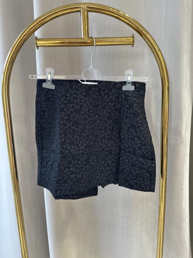 RETRO SPÓDNICOSPODENKI HAWAII KWIATKI CZARNE