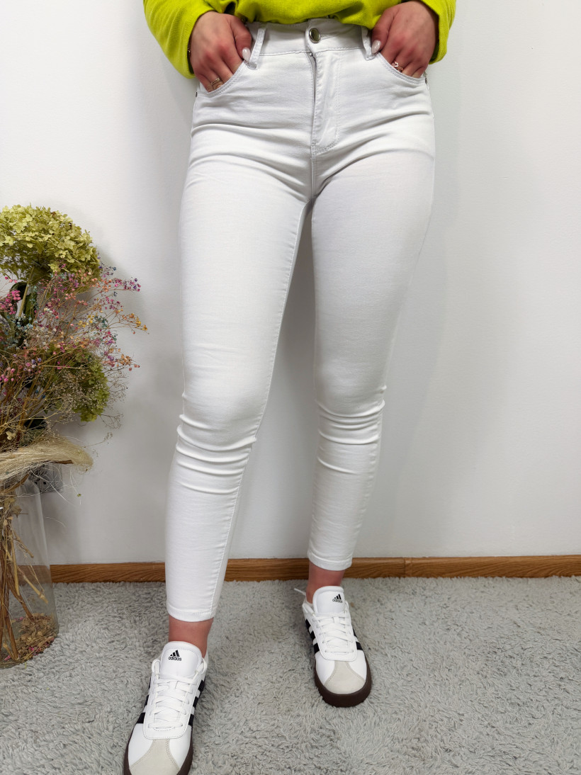 Spodnie 82 jeans biaลe MSara