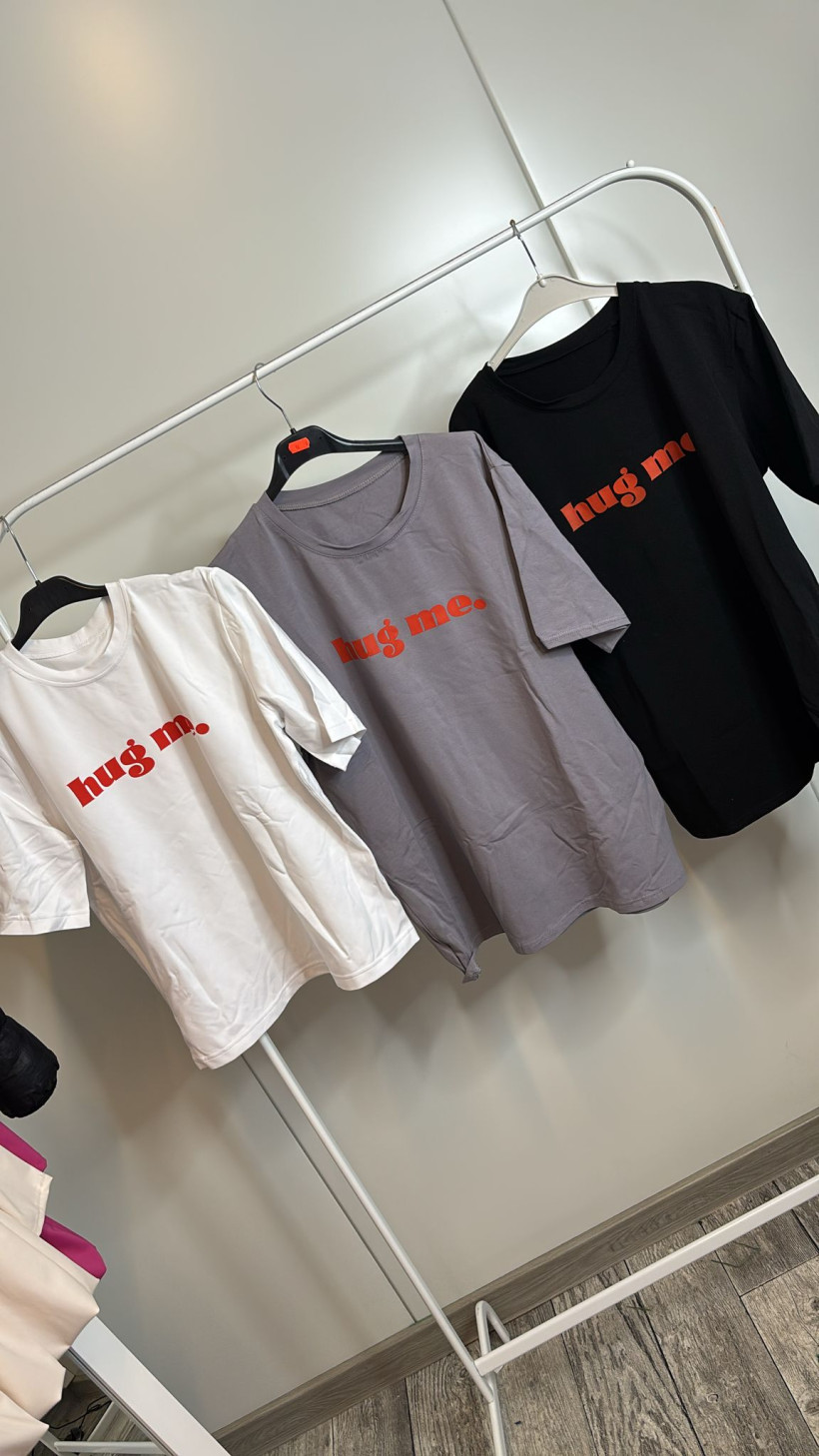T-shirt Hug Me