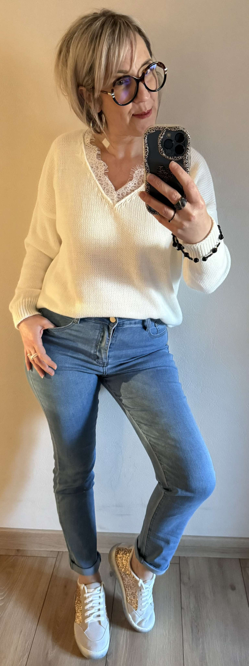 Pull blanc col dentelle