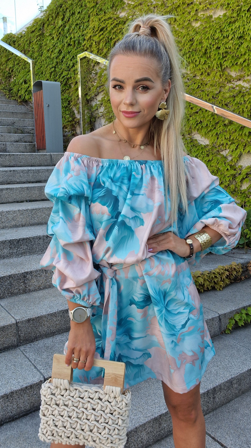 SUKIENKA PP HISZPANKA , RĘKAW DO ŁOKCIA MARSZCZONY . NA TURKUSOWYM TLE BEŻOWE WZORY