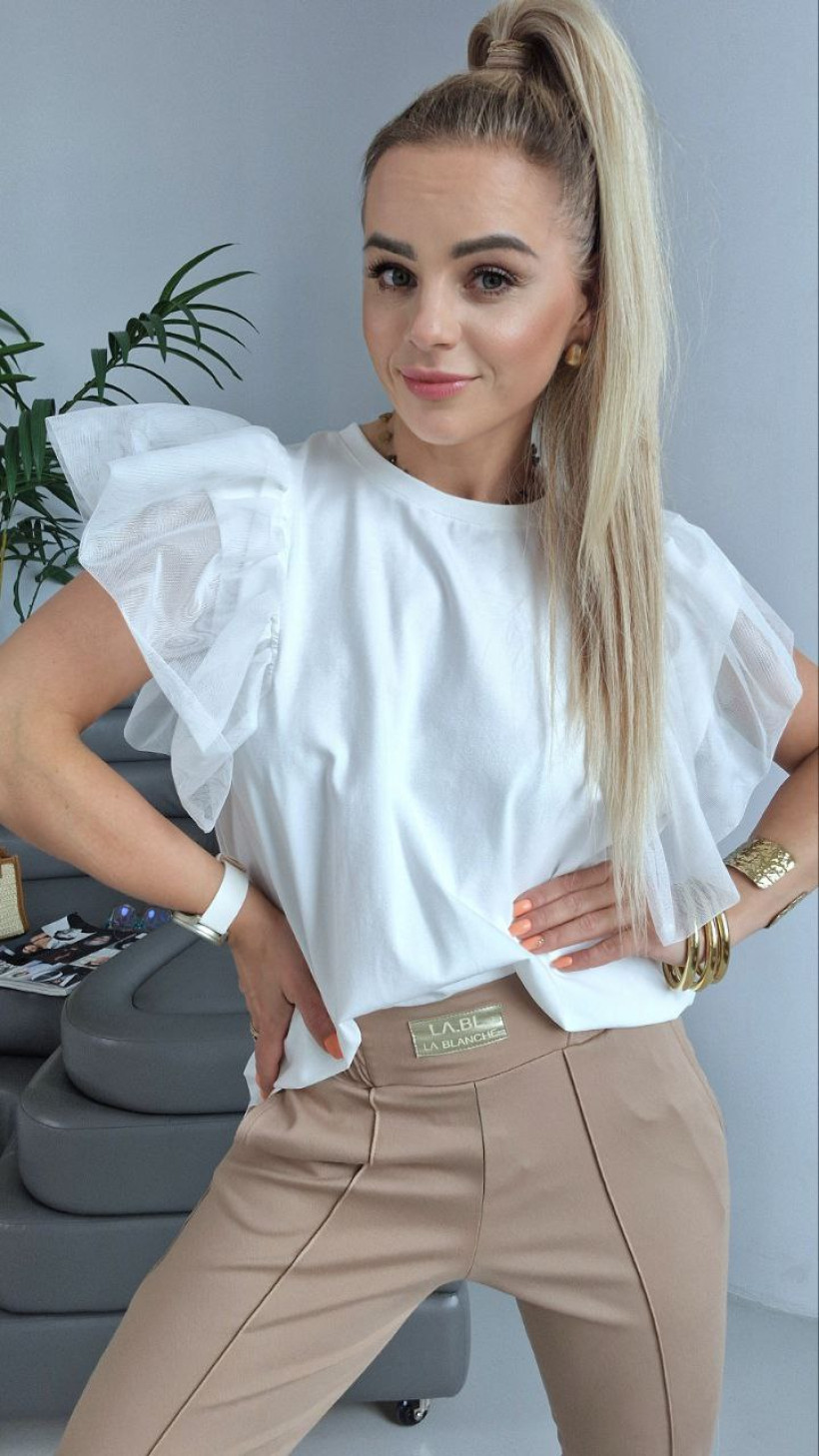 Bluzka śmietanowa tiulowymi rękawami, czas oczekiwania do 7 dni roboczych.