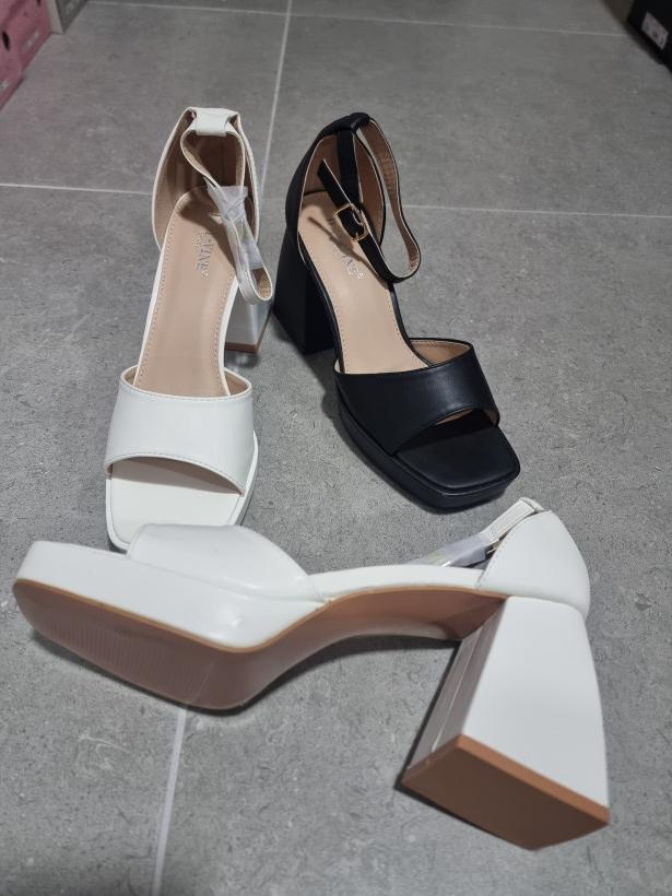 Sandalia preta/branca - 8338