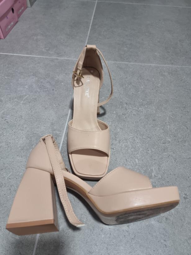 Sandalia beje - 8338