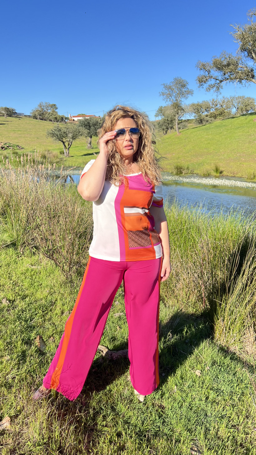 Calça pantalona fushia com risca