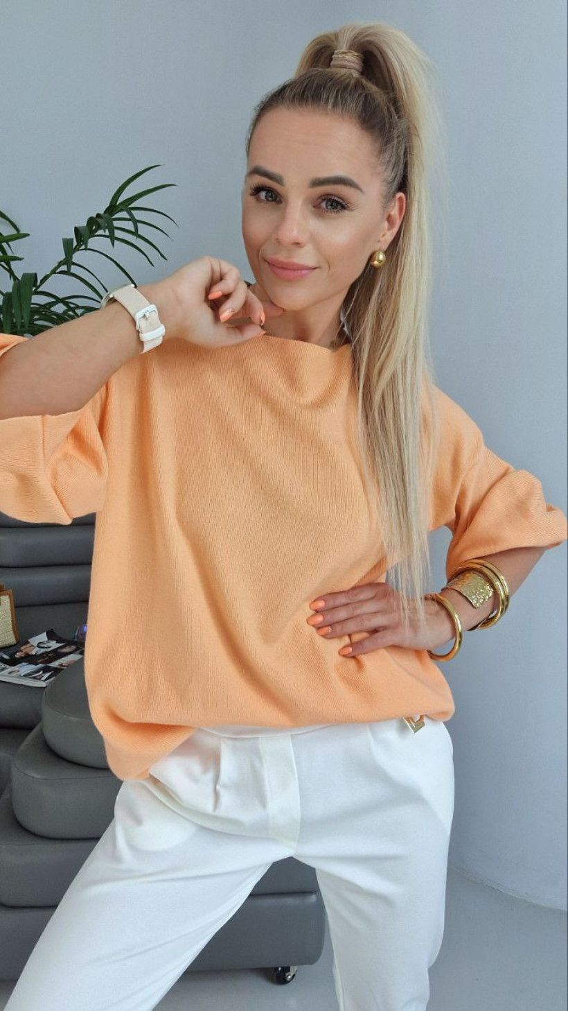 Sweterek pomarańczowy, rękawek bufka.