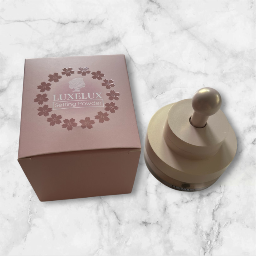 Puder lekki utrwalający makijaż Lux