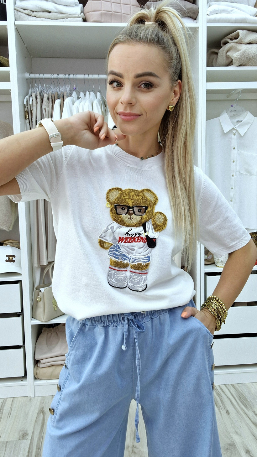 sweterek smietankowy z misiem