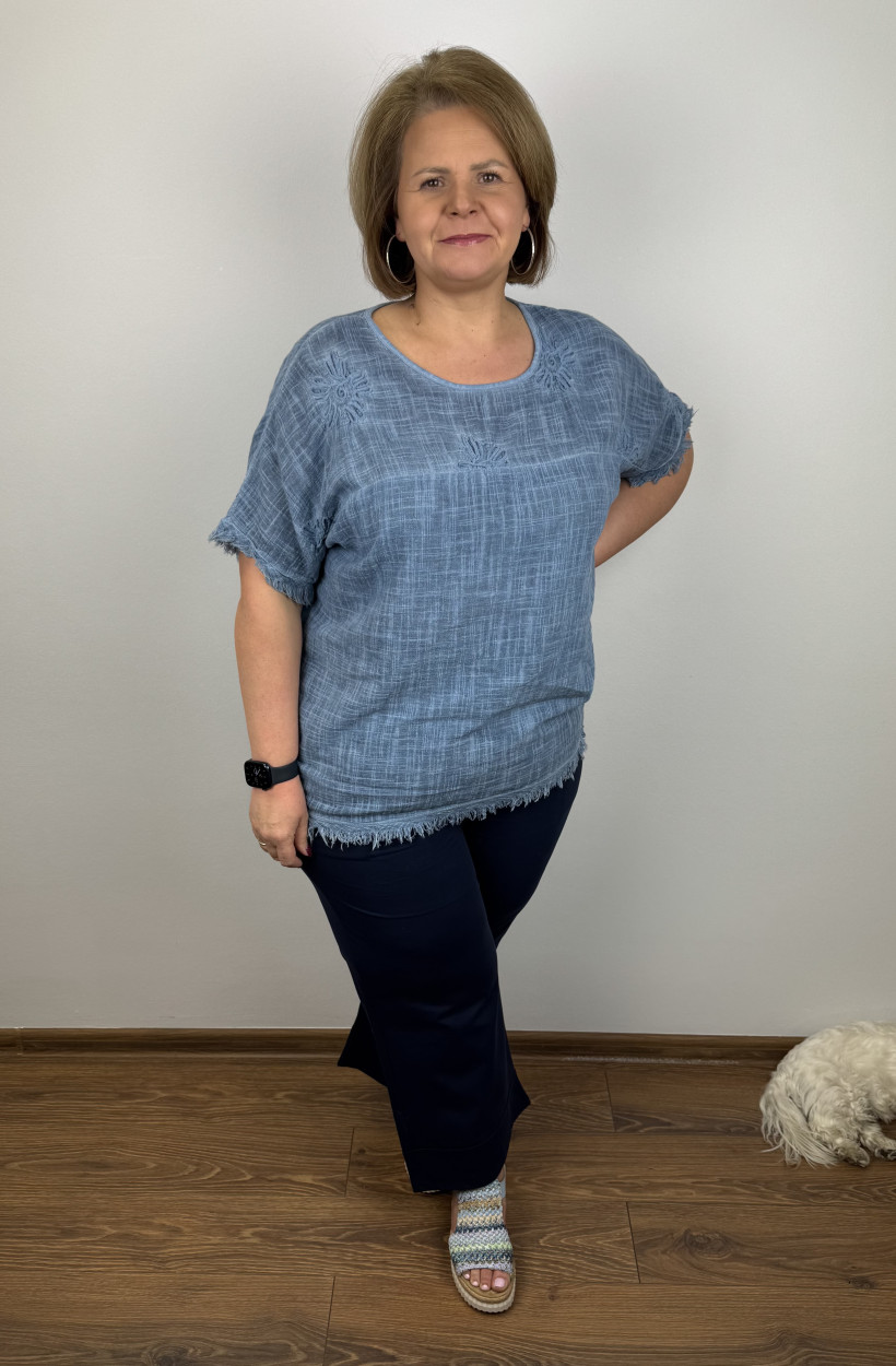 Bluzka, naszywane kwiaty u góry - wł. - 3586 - jeans