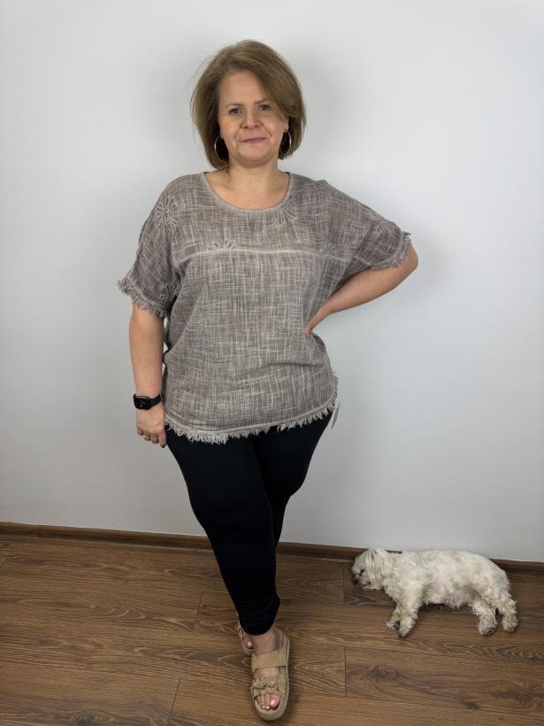 Bluzka, naszywane kwiaty u góry - wł. - 3586 - fango