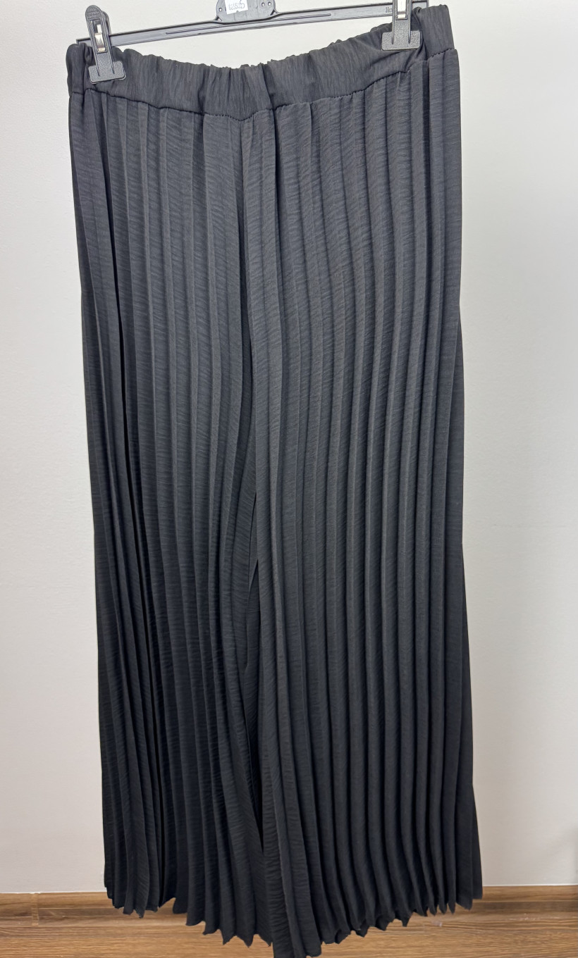 Spodnie z szeroką nogawką, plisowane - wł. - 585 - czarne