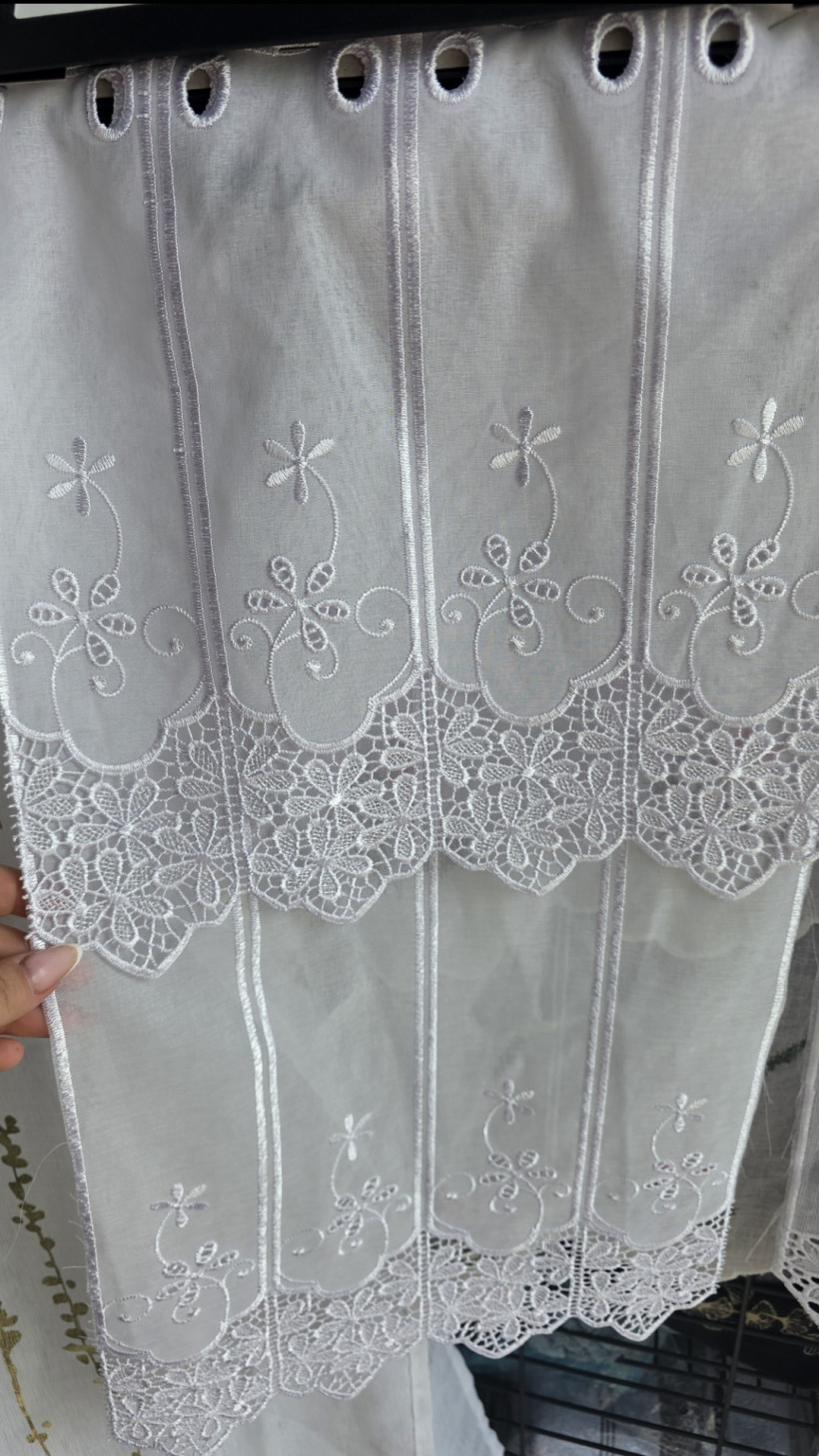 Zazdrostka z gipiurą i haftem