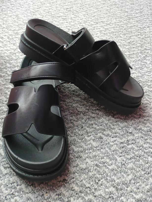 Klapki czarne z rzepami