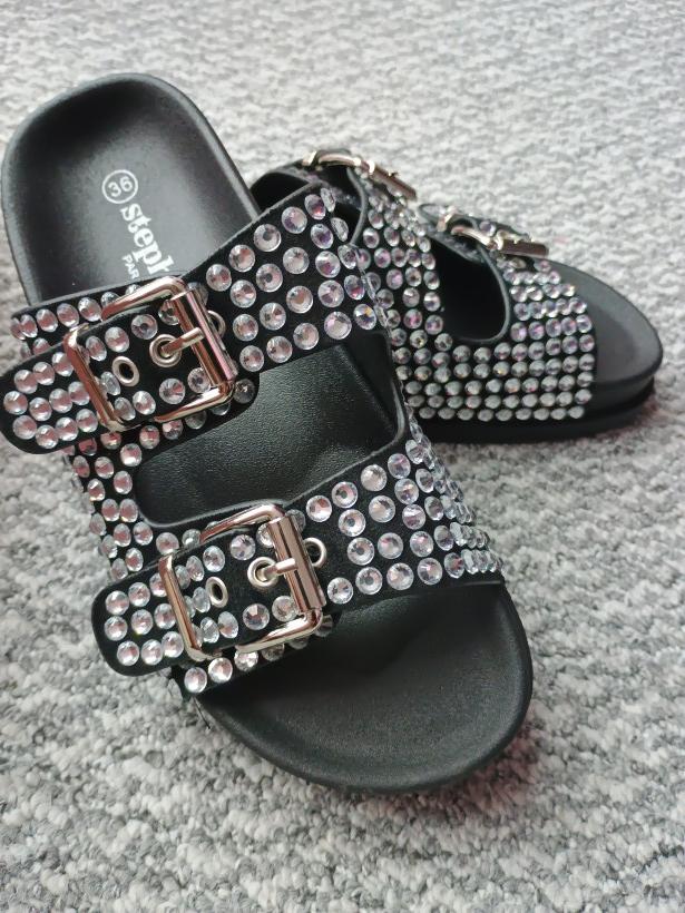 Klapki czarne z diamentami