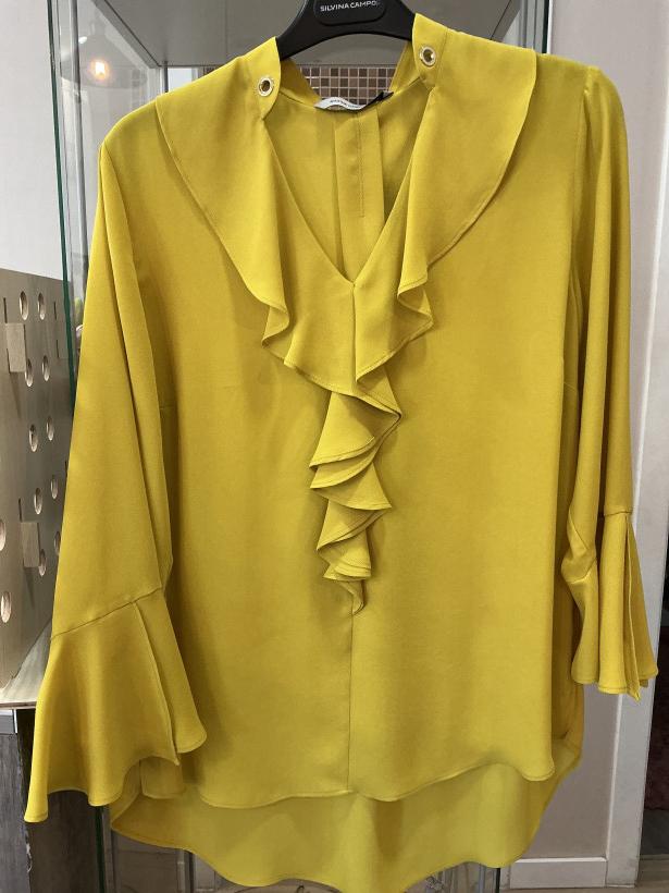 Blusa amarela pistachio com Tasha’s 