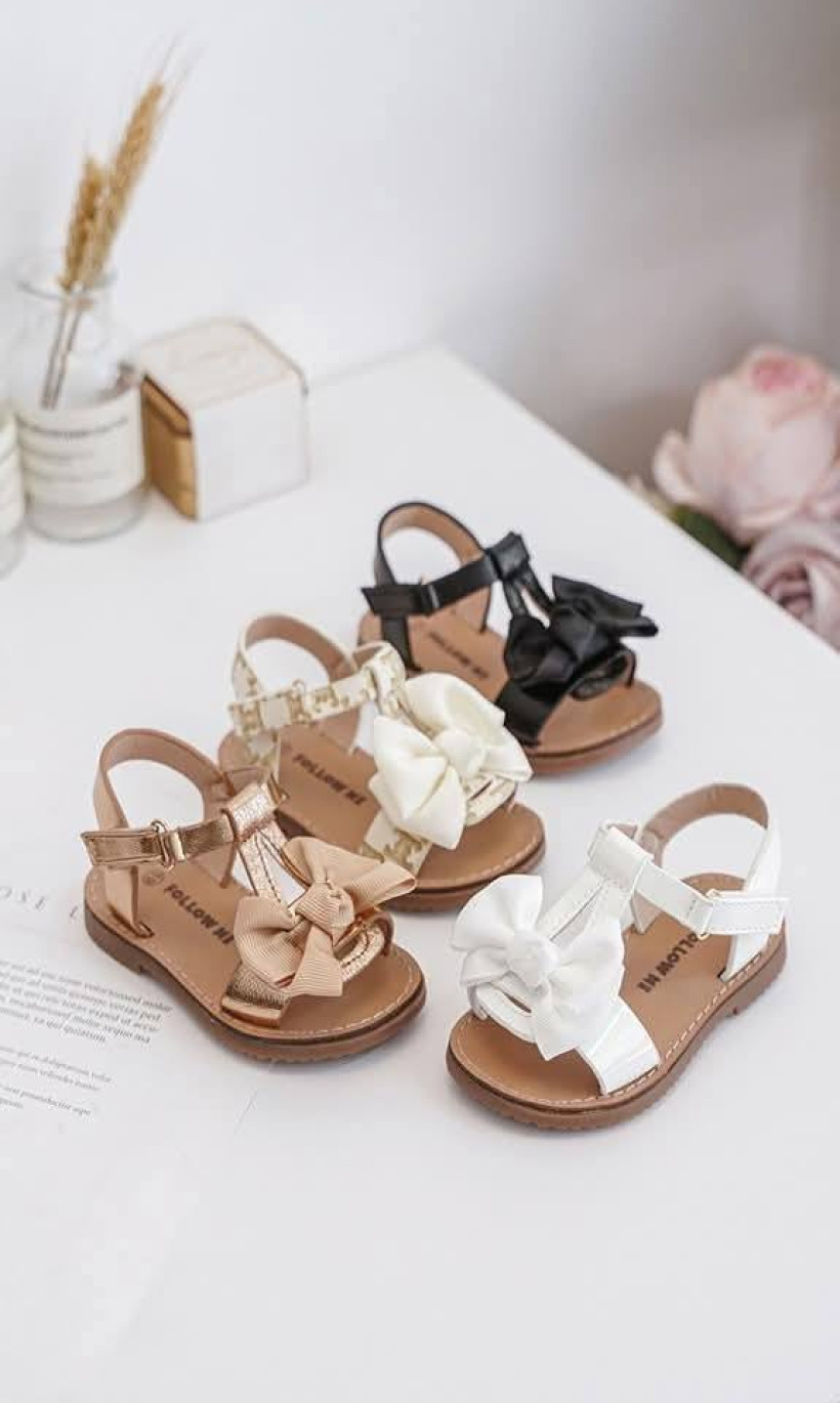 Sandałki z kokardą ecru