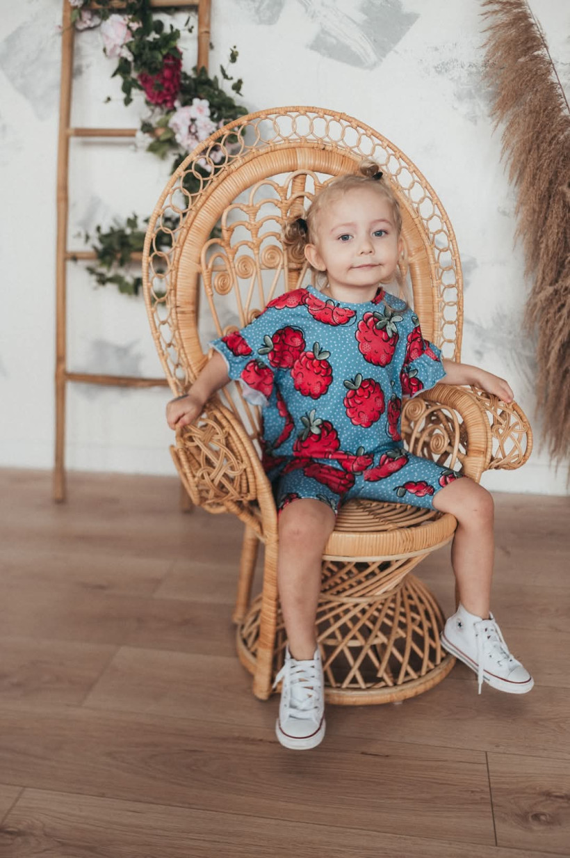 KOMPLET BLUZKA + KOLARKI MALINY NA NIEBIESKIM MAM TEN LUZ