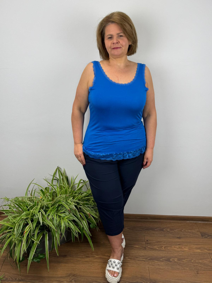 Italia - Bluzka na ramiaczkach, wykończona koronką - wł. - 689 - chaber