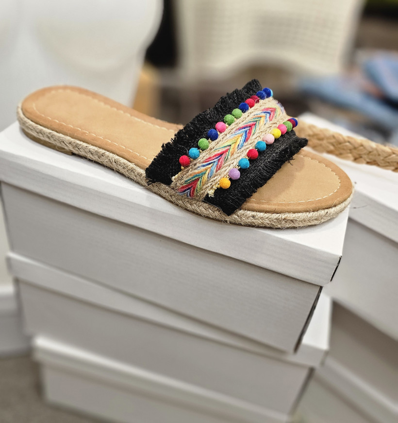 SANDALES POMPONS