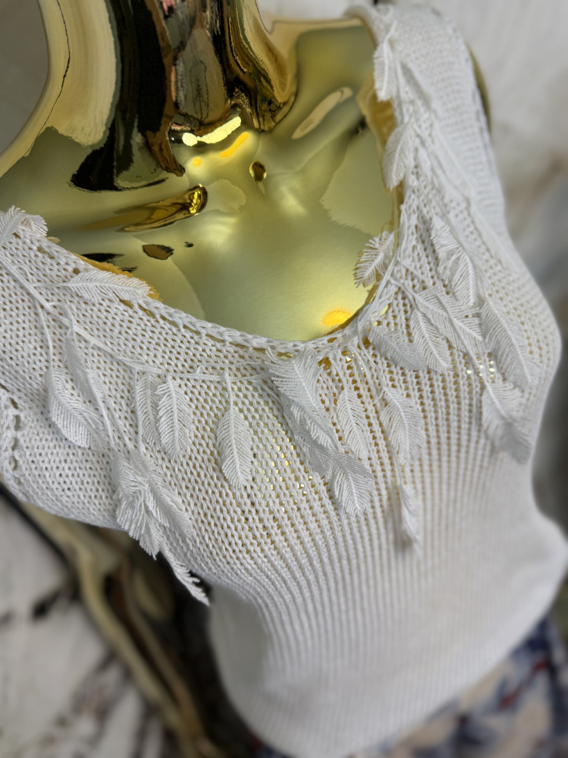 Top sweterkowy z piórkami Minouu