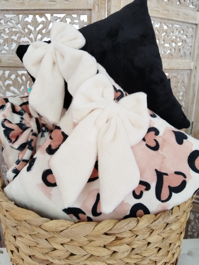 Coussin carré Patchwork – Amour Sauvage