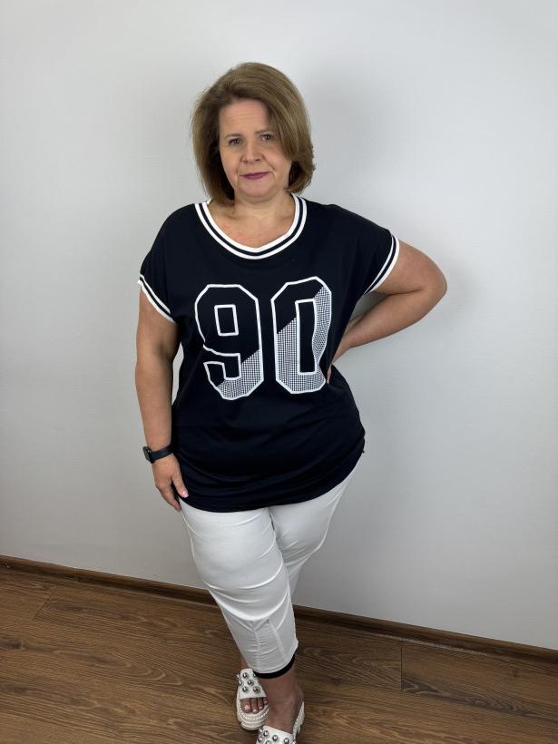 Bluzka wykończona lamówką, napis 90 - 10958 - granat