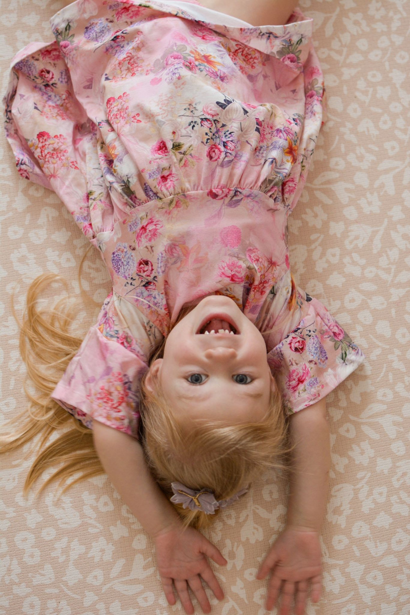 Sukienka kompozycje bukietowe na różu od CHRISMA