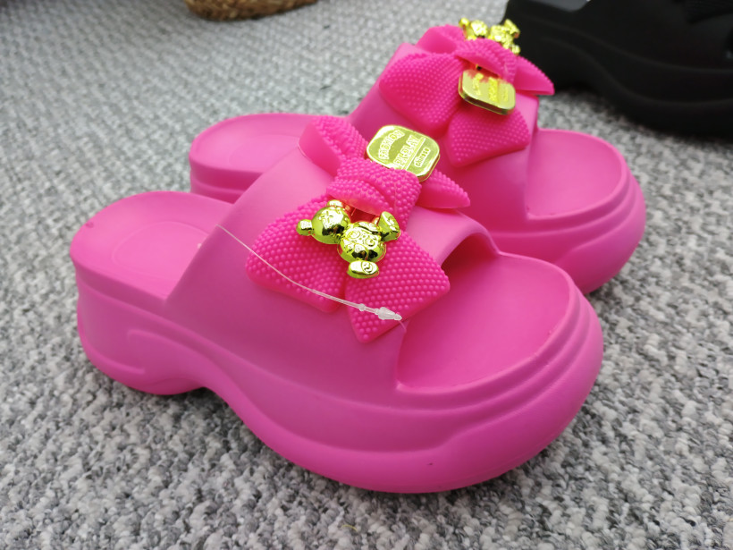 Klapki na grubej podeszwie Miś fuksja