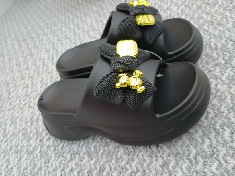 Klapki na grubej podeszwie Miś czarne