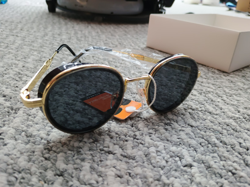 Okulary okrągłe czarne złotem