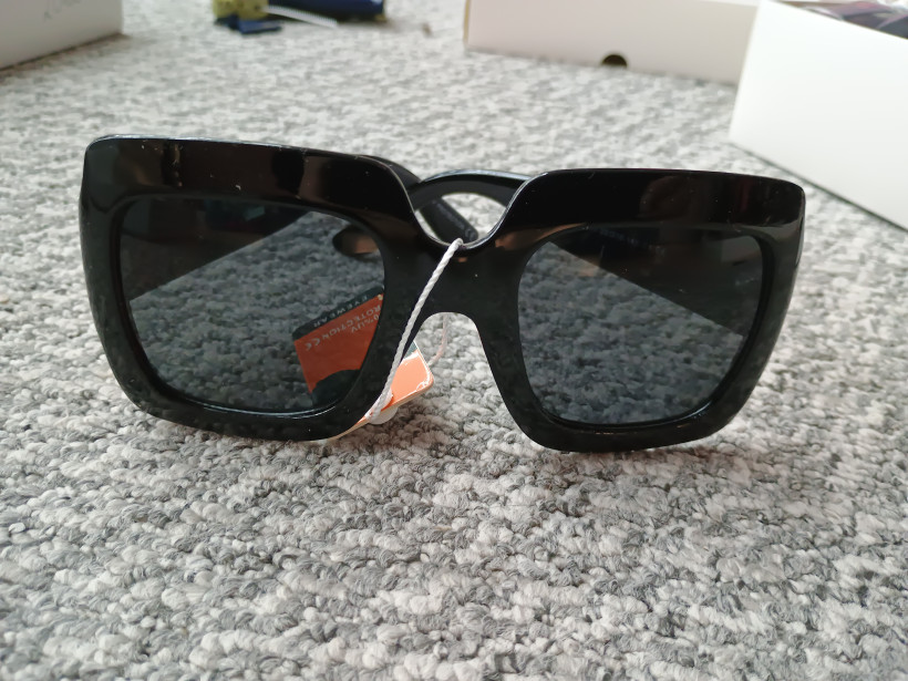 Czarne duże okulary telewizory