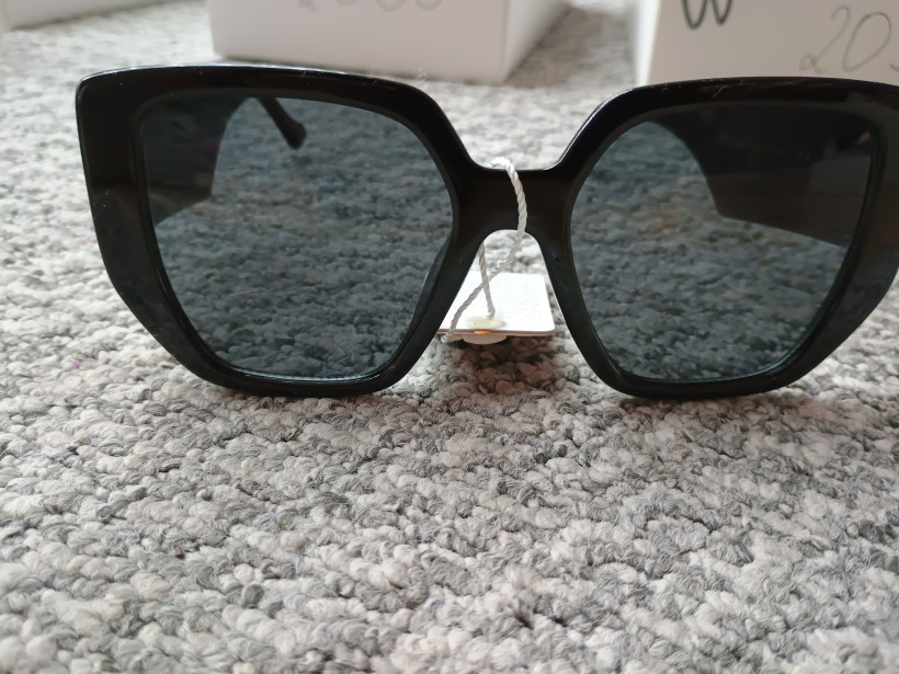 Czarne duże okulary ściete