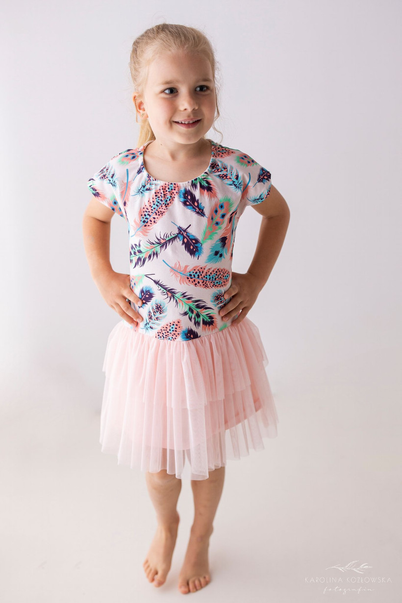 Sukienka Piórka Lily Grey - Piękna i wygodna!