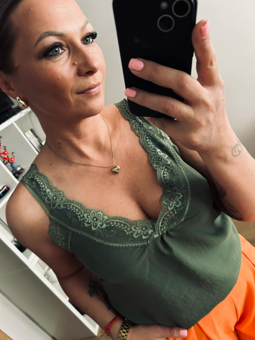 Top pod marynarkę mniejszy