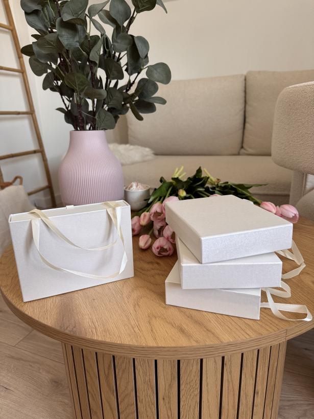 PUDEŁECZKO OZDOBNE BIAŁE