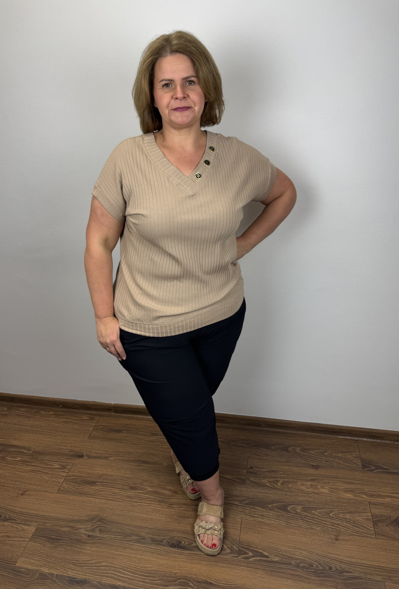 Bluzka szeroki prążek w szpic, guziczki przy dekoldzie - coca - 1655 - beż