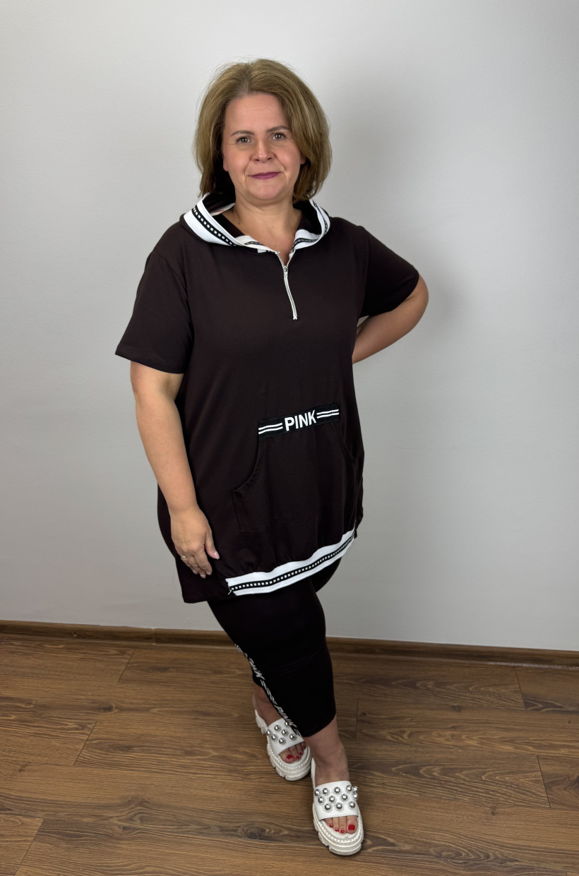 Komplet bluza z krótkim rękawem z kapturem + spodnie 3/4 z lampasem - 3xl - seraj - 3493 - czekolada