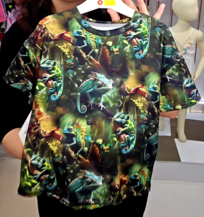 T-shirt z kameleonem ART 25551 - zielona