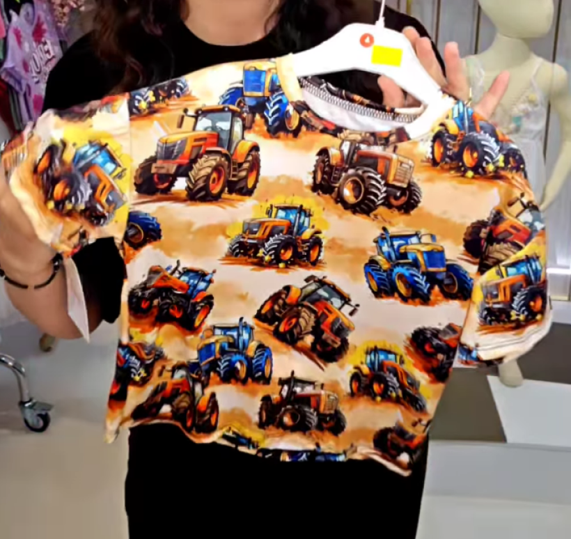 T-shirt z traktorami ART 25551 - beż