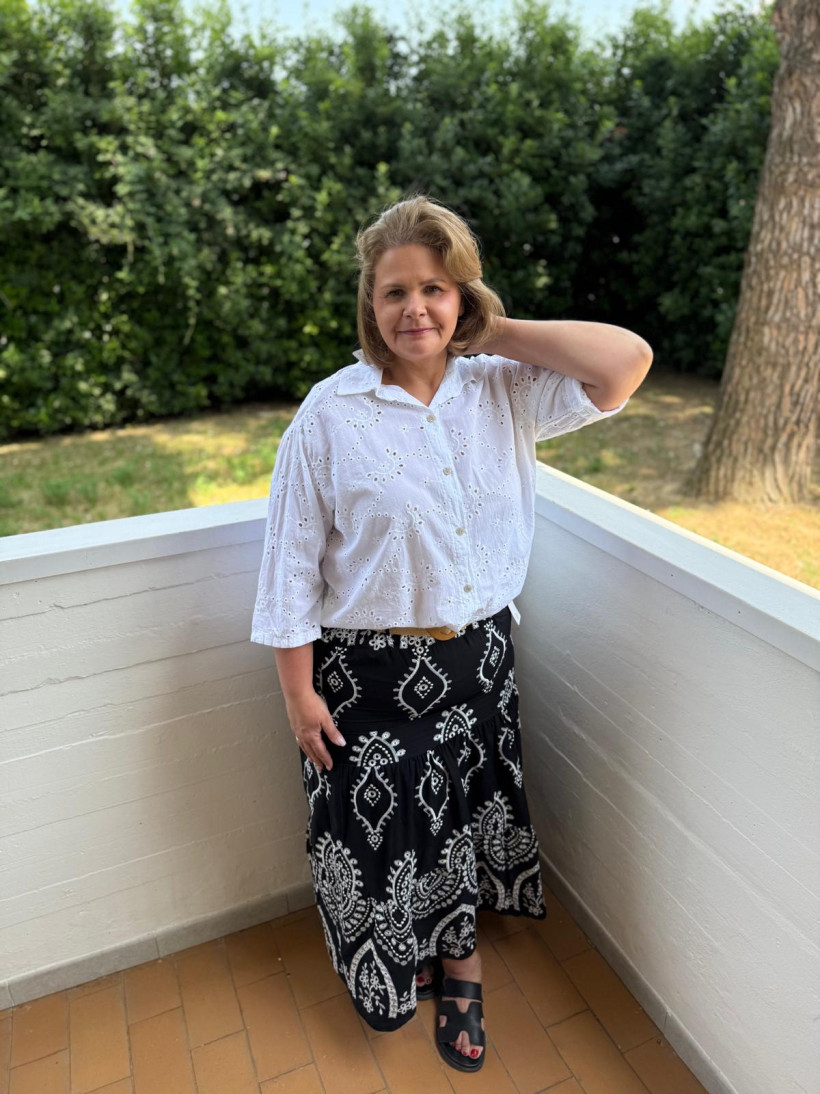 Italia nr.2 - Koszula jednokolorowa rozpinana, wyszywana - wł. - J18005 - biała