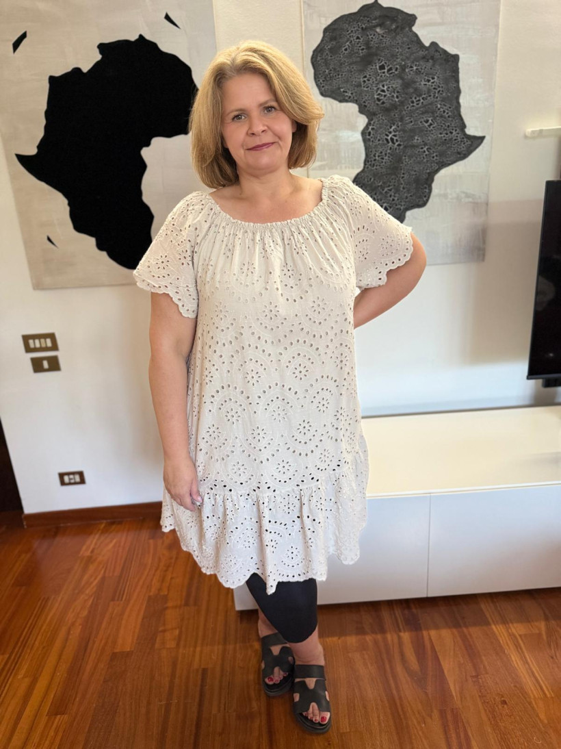 Italia nr.2 - Sukienka hiszpanka jednokolorowa, haftowana - wł. - 22808 - beż