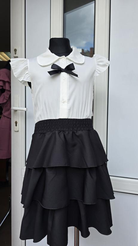 Sukienka gumka pas biało czarna falbanki