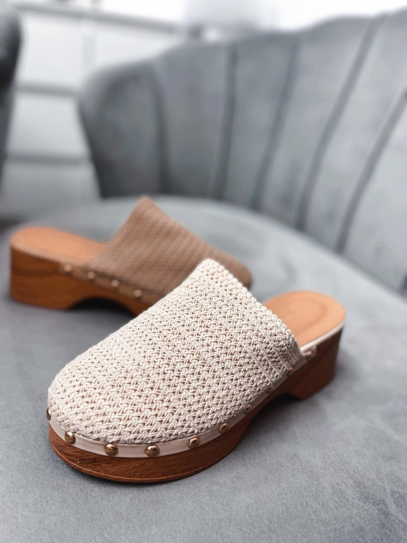 Buty chodaki beżowe